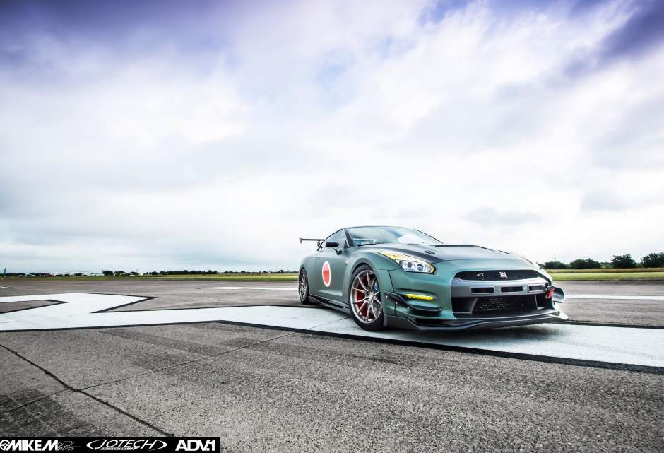 2014 Nissan GT-R photo