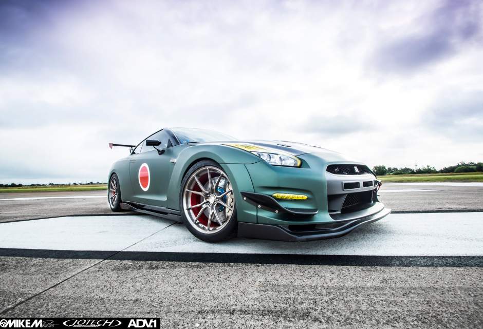 2014 Nissan GT-R photo