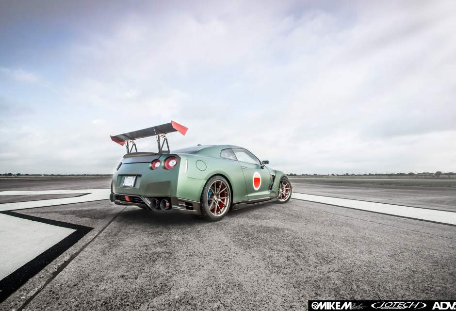 2014 Nissan GT-R photo