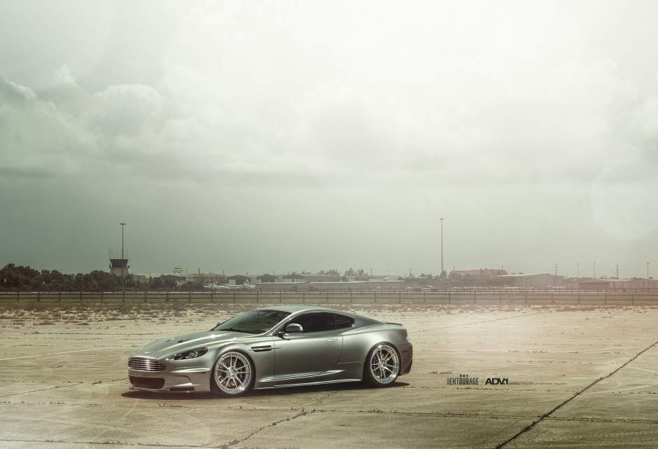 2011 Aston Martin DBS photo