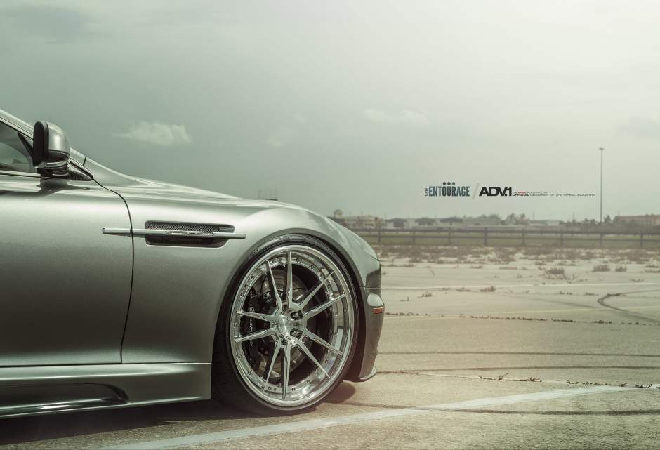 2011 Aston Martin DBS photo