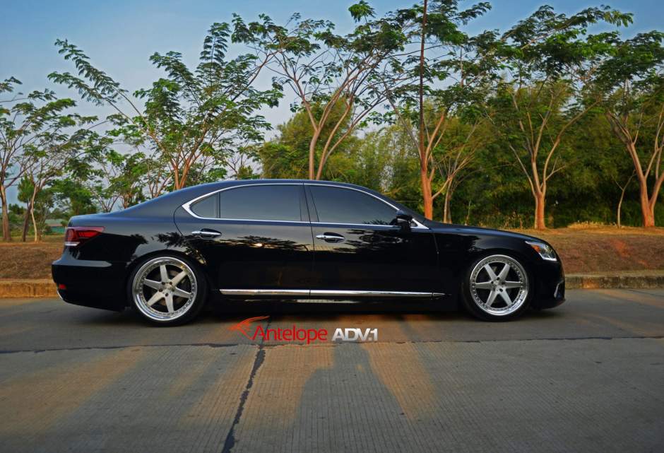 2014 Lexus LS 460 photo