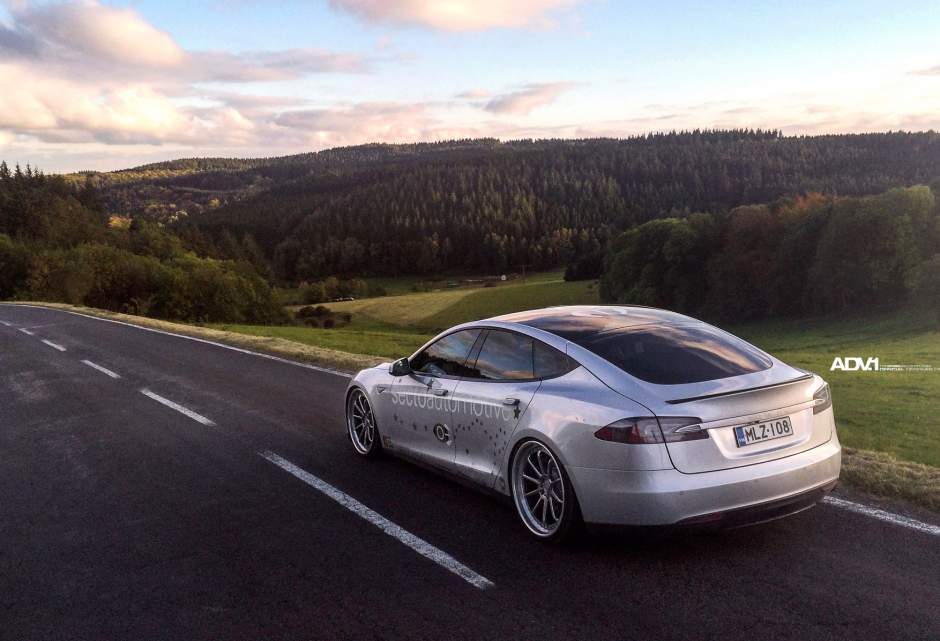 2014 Tesla Model S photo