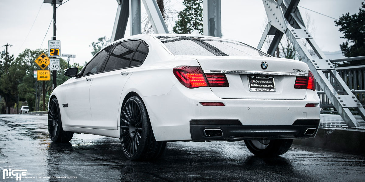 2012 BMW 750 photo