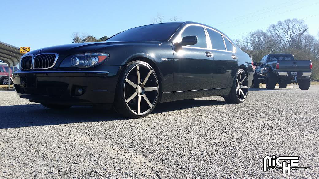2012 BMW 750 photo