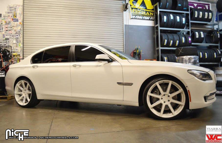 2013 BMW 750 photo