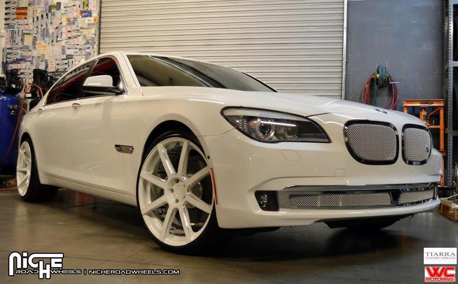 2013 BMW 750 photo