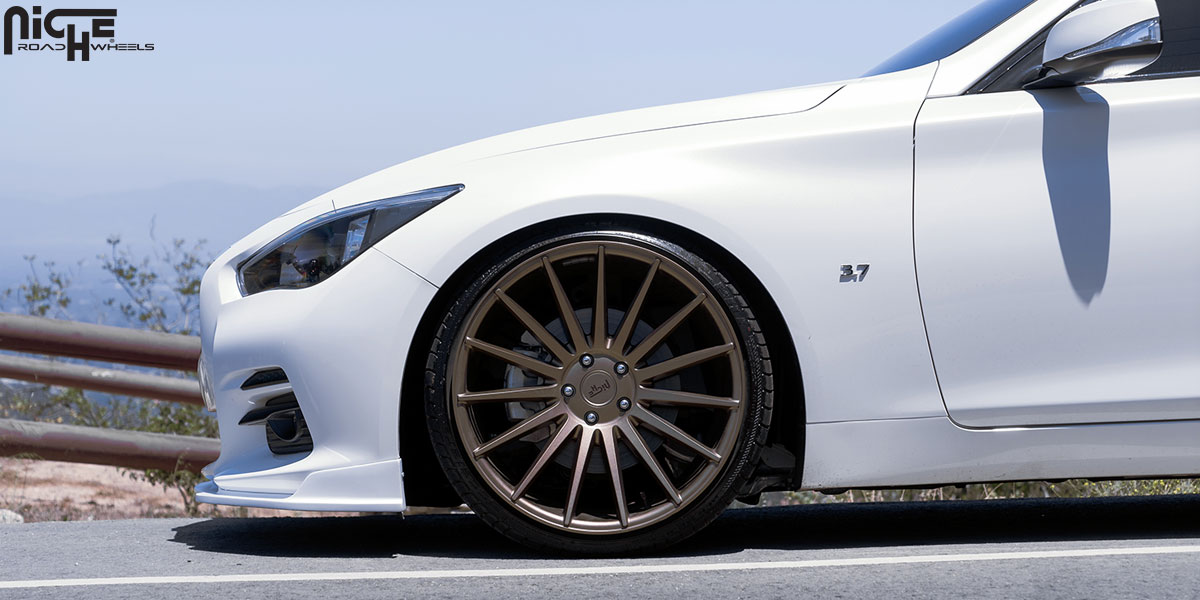 2015 Infiniti Q50 photo