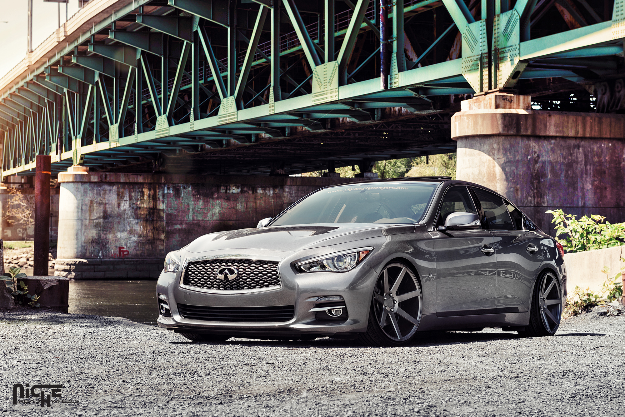 2015 Infiniti Q50 photo