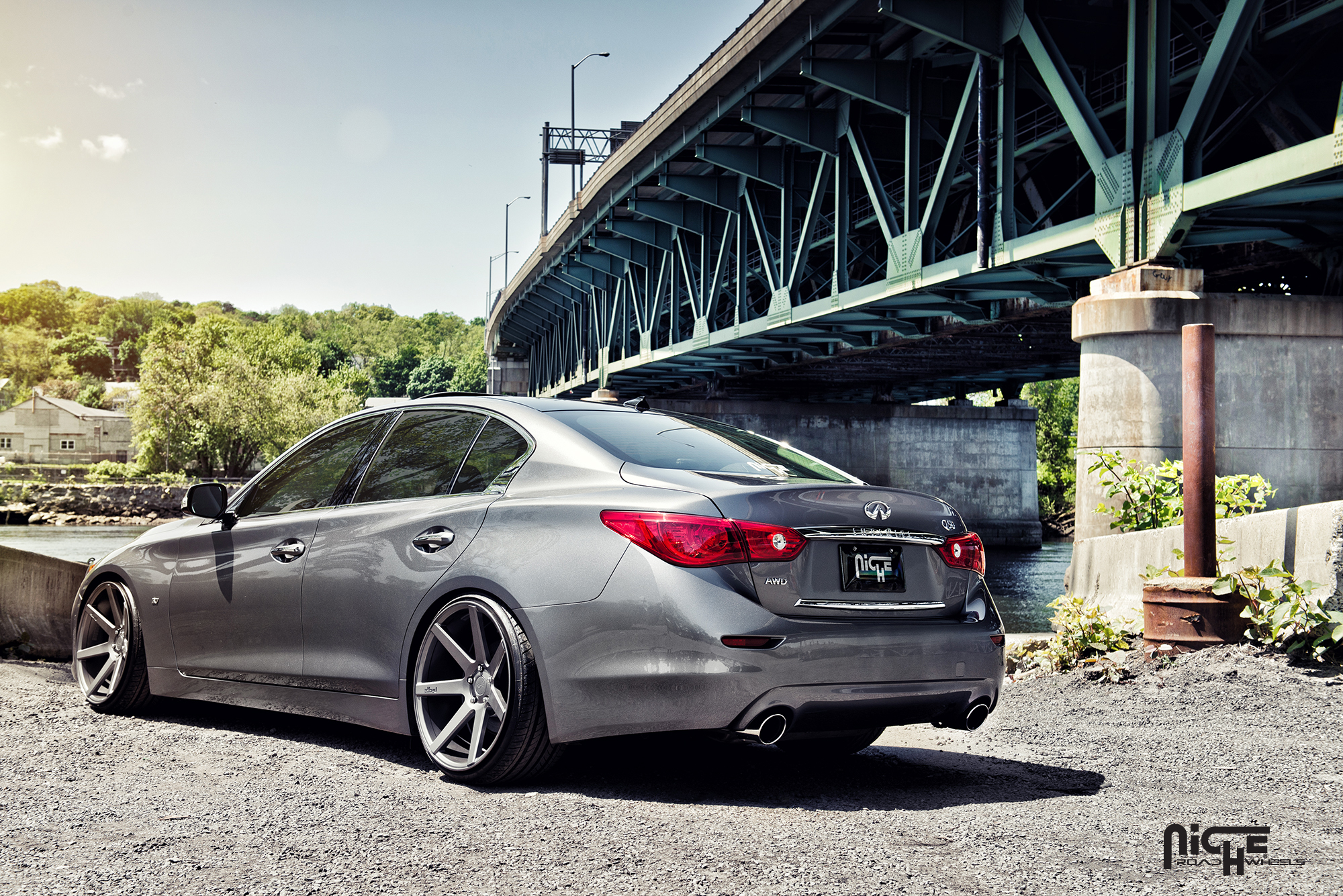 2015 Infiniti Q50 photo