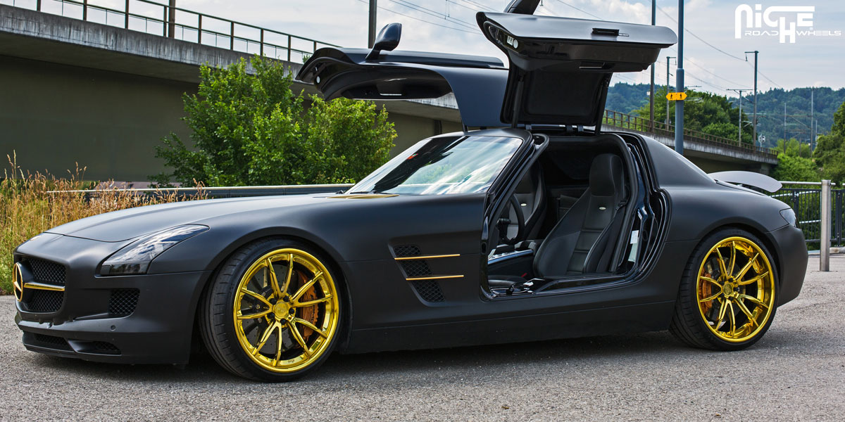 2015 Mercedes-Benz SLS AMG photo