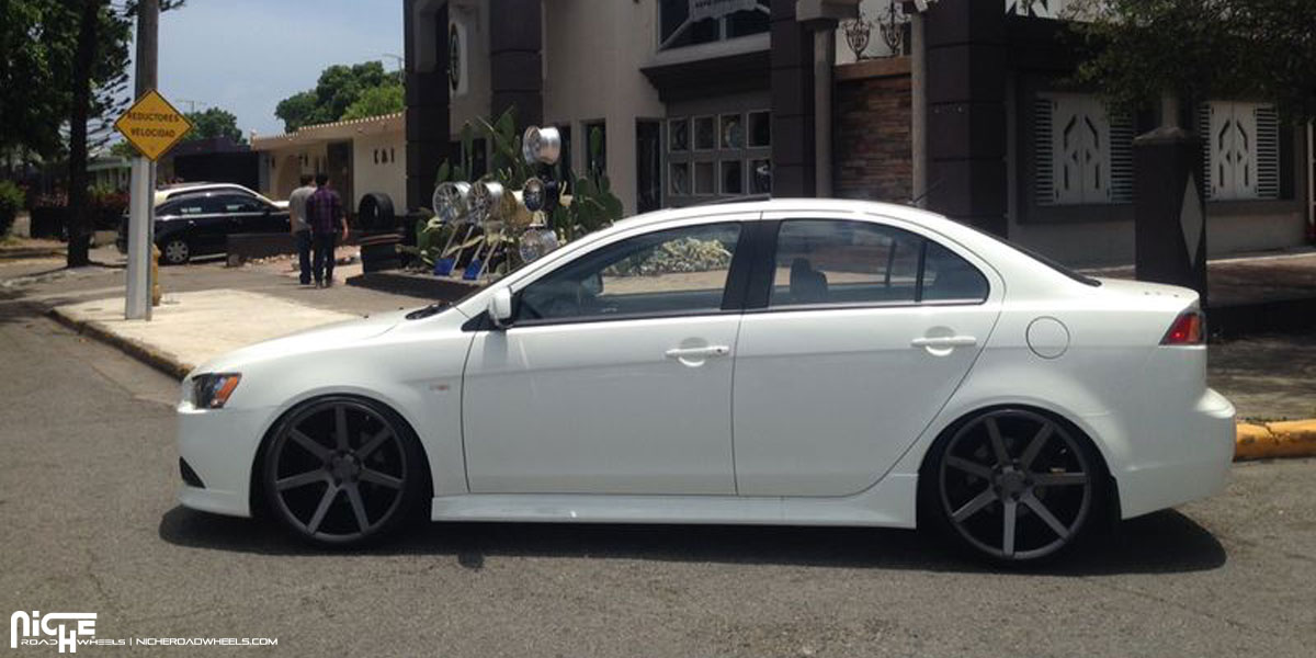 2013 Mitsubishi Lancer photo