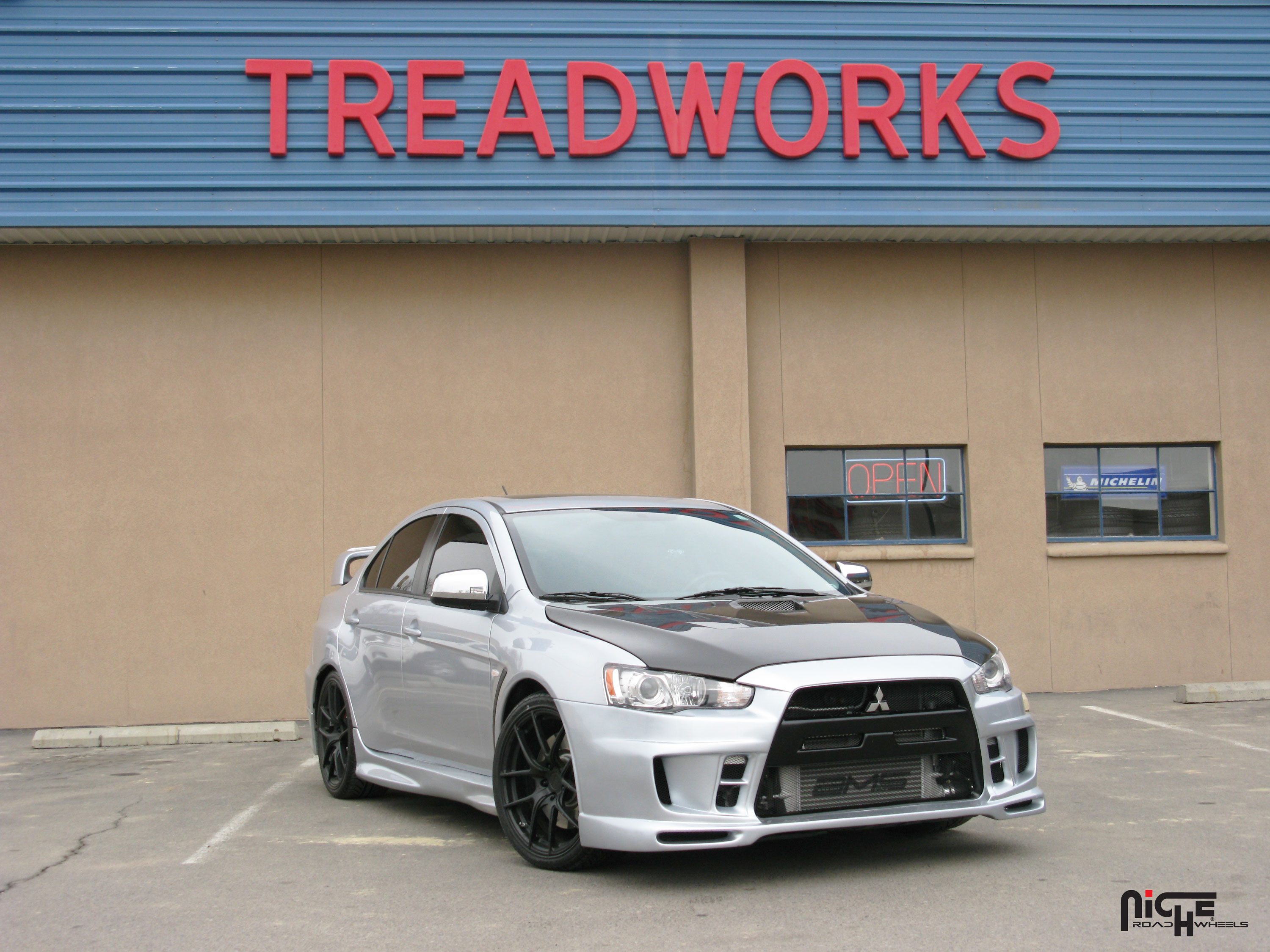 2012 Mitsubishi Lancer Evolution photo