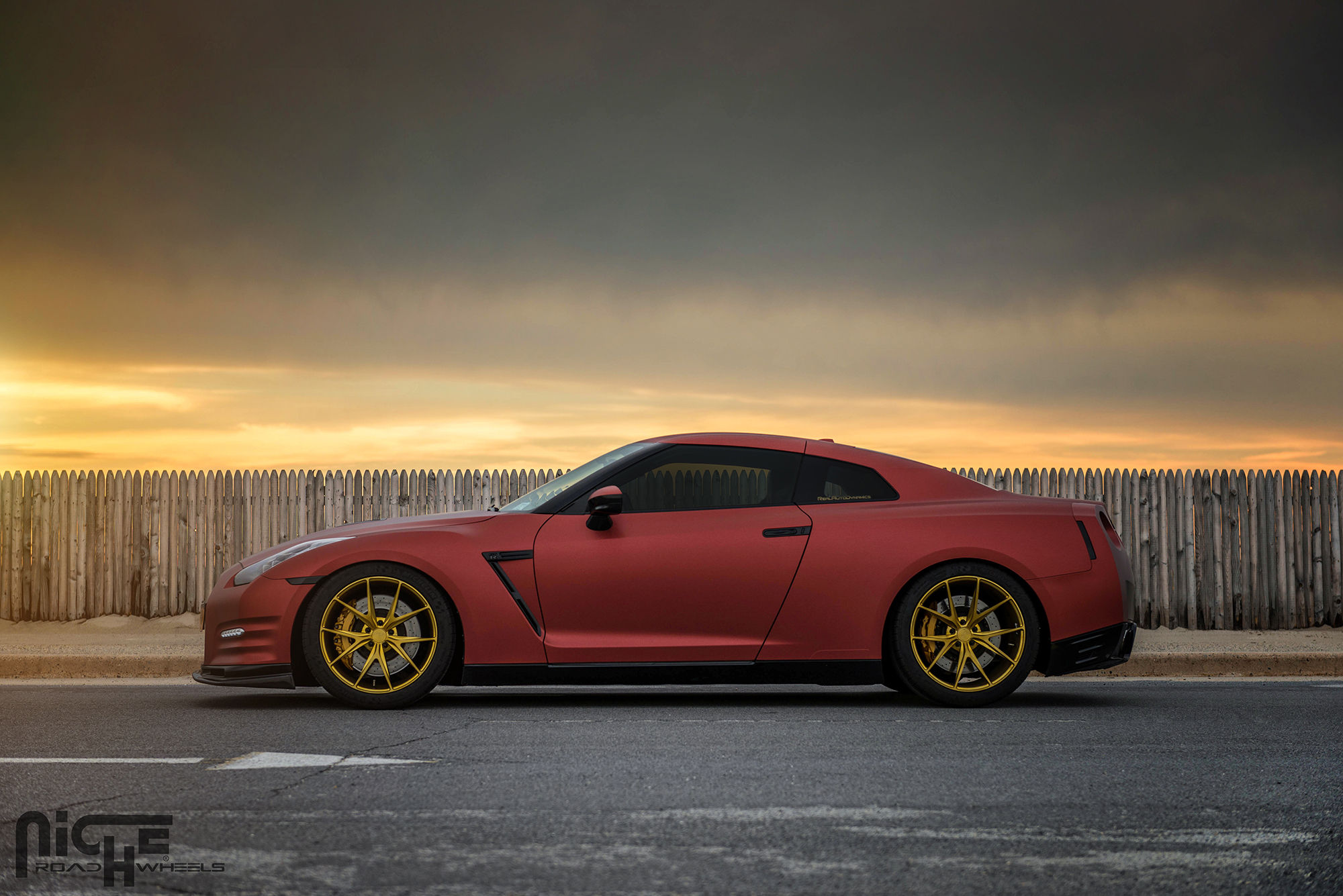 2014 Nissan GT-R photo