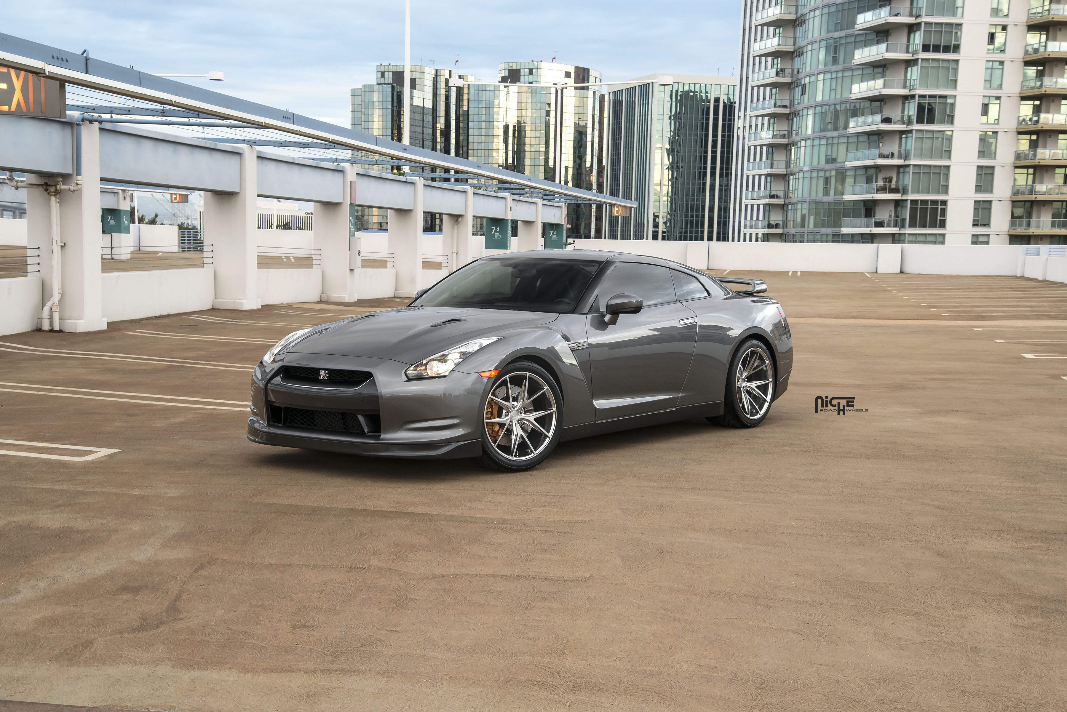 2014 Nissan GT-R photo