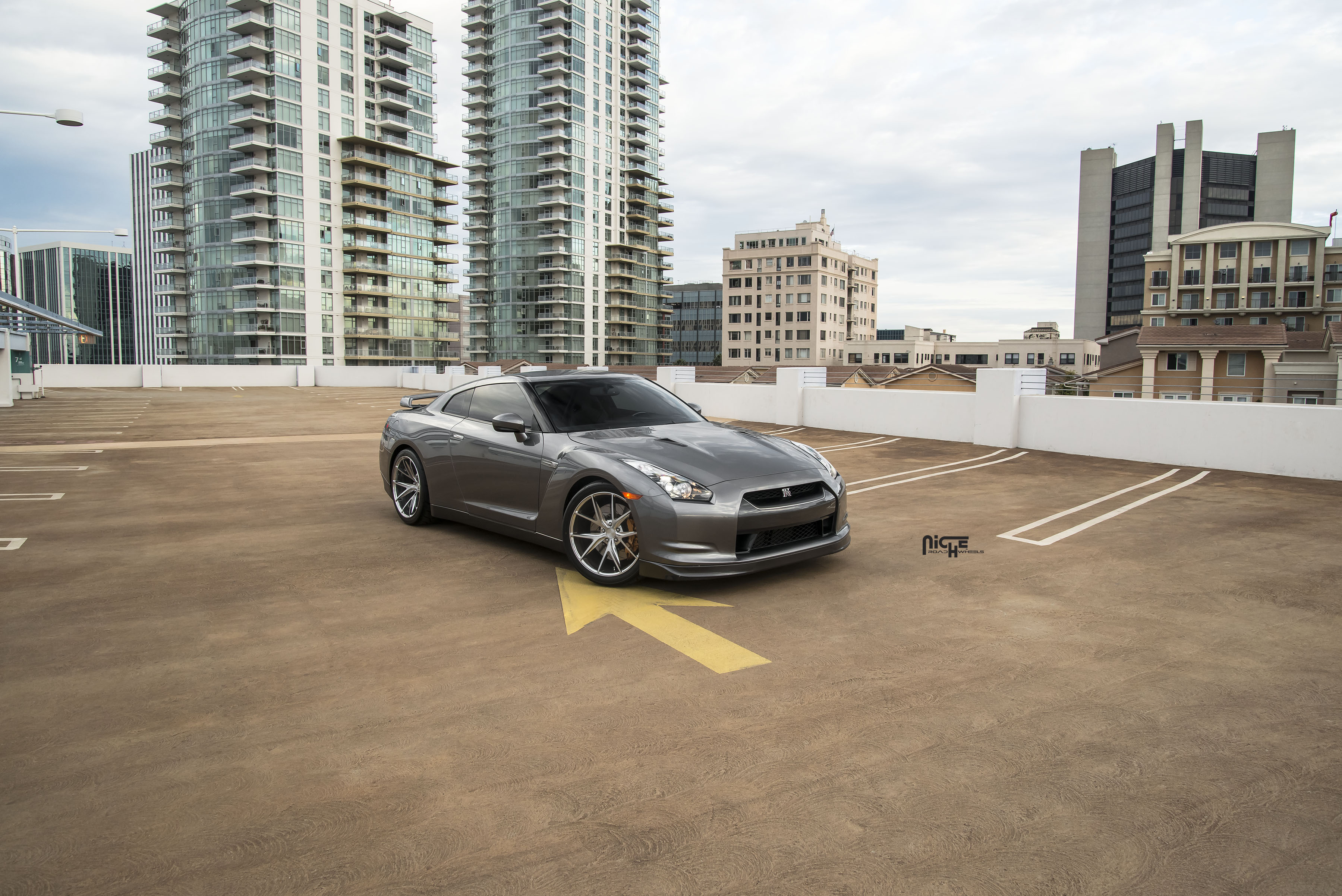 2014 Nissan GT-R photo