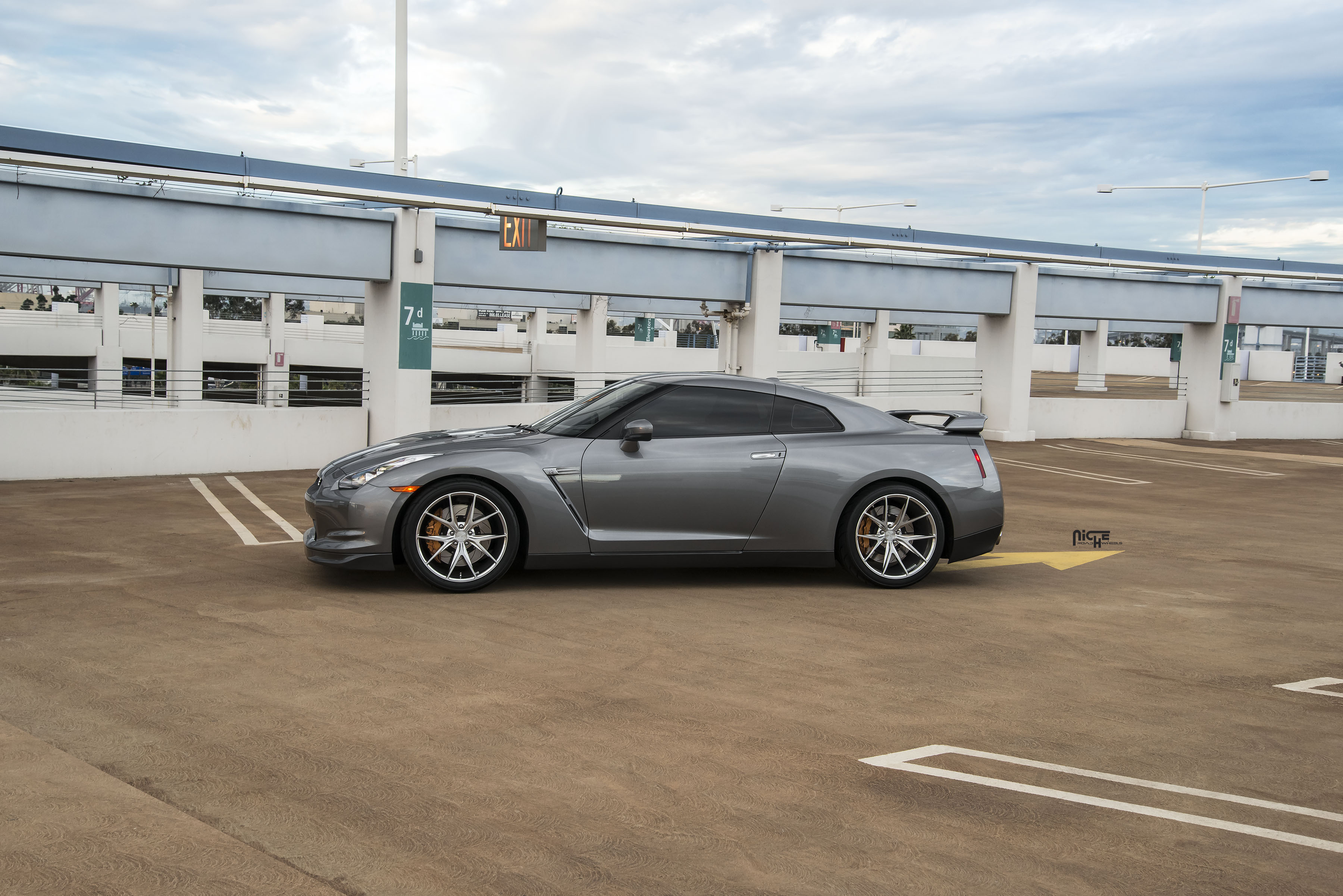 2014 Nissan GT-R photo