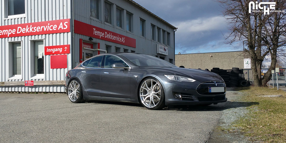 2013 Tesla Model S photo