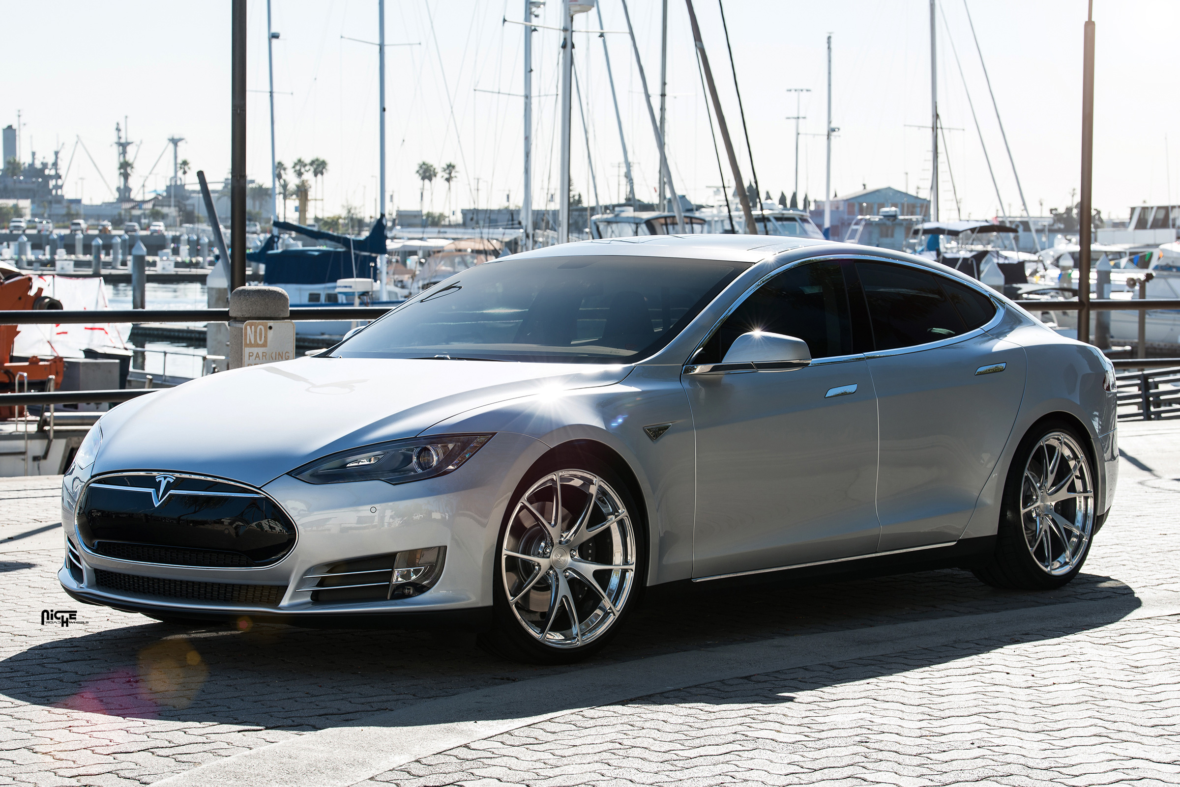 2014 Tesla Model S photo