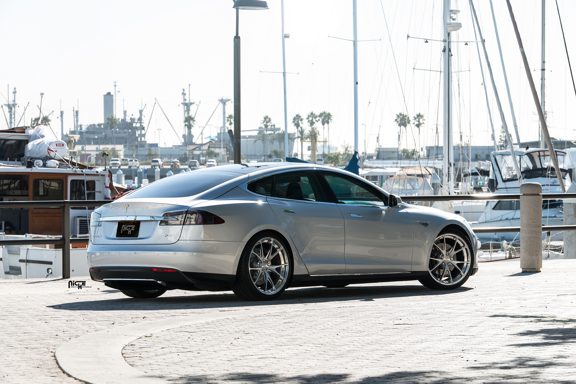2014 Tesla Model S photo