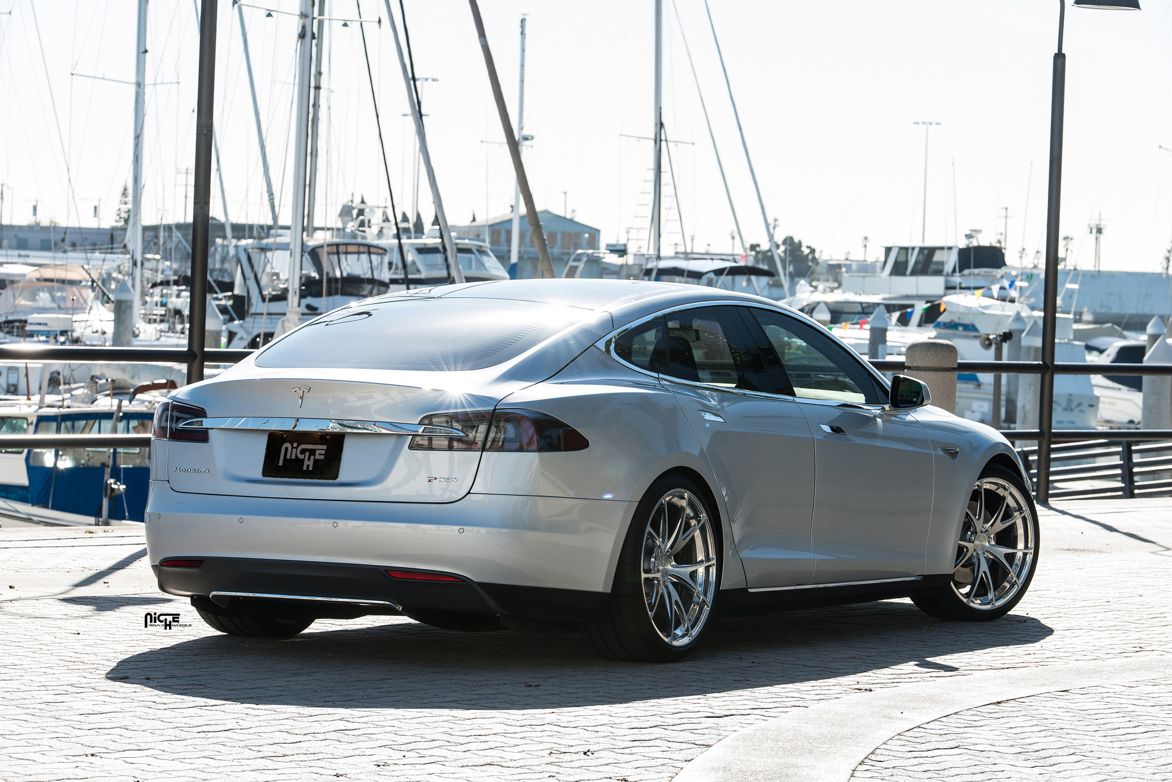2014 Tesla Model S photo