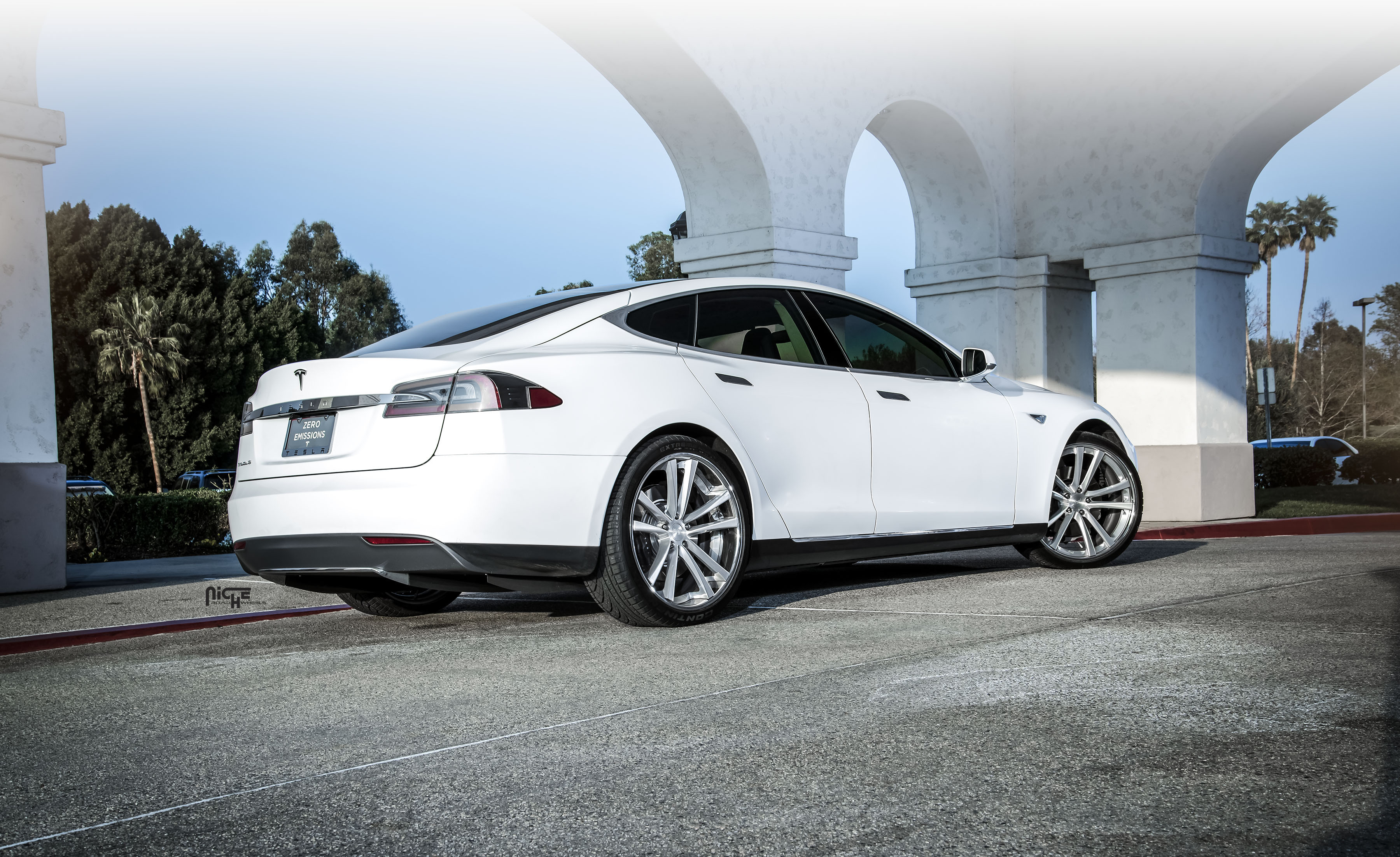2014 Tesla Model S photo