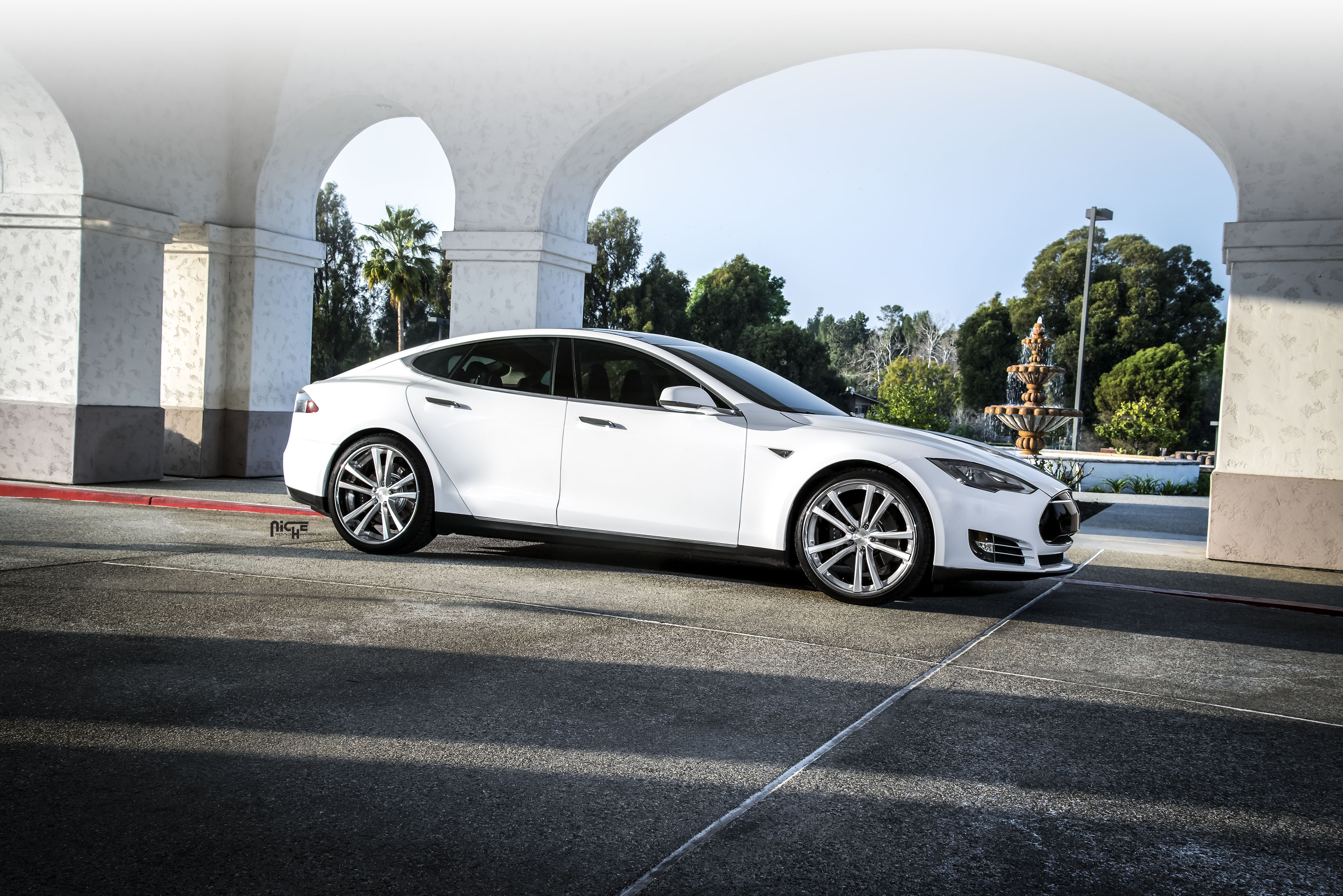 2014 Tesla Model S photo