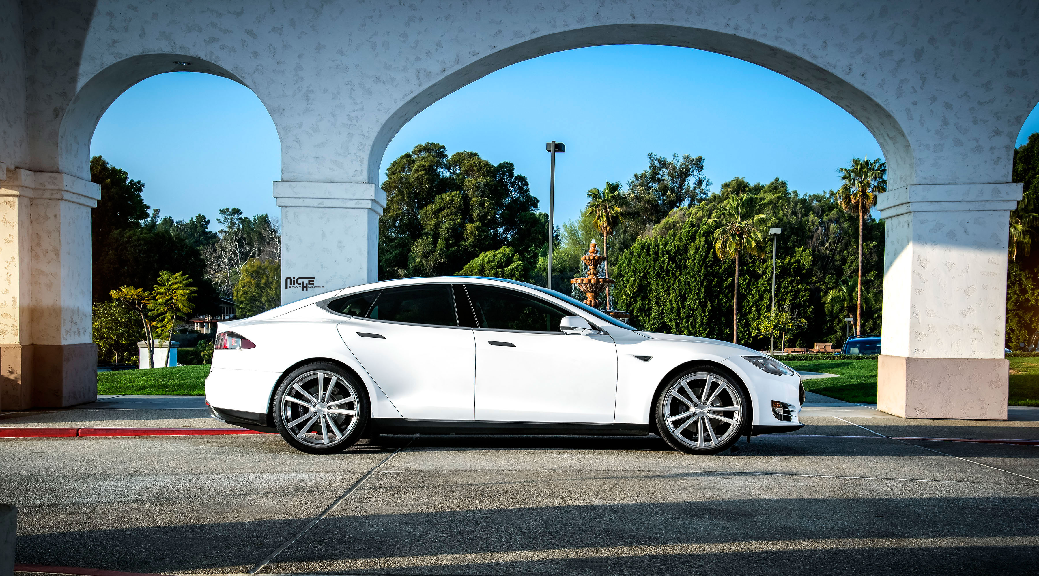 2014 Tesla Model S photo