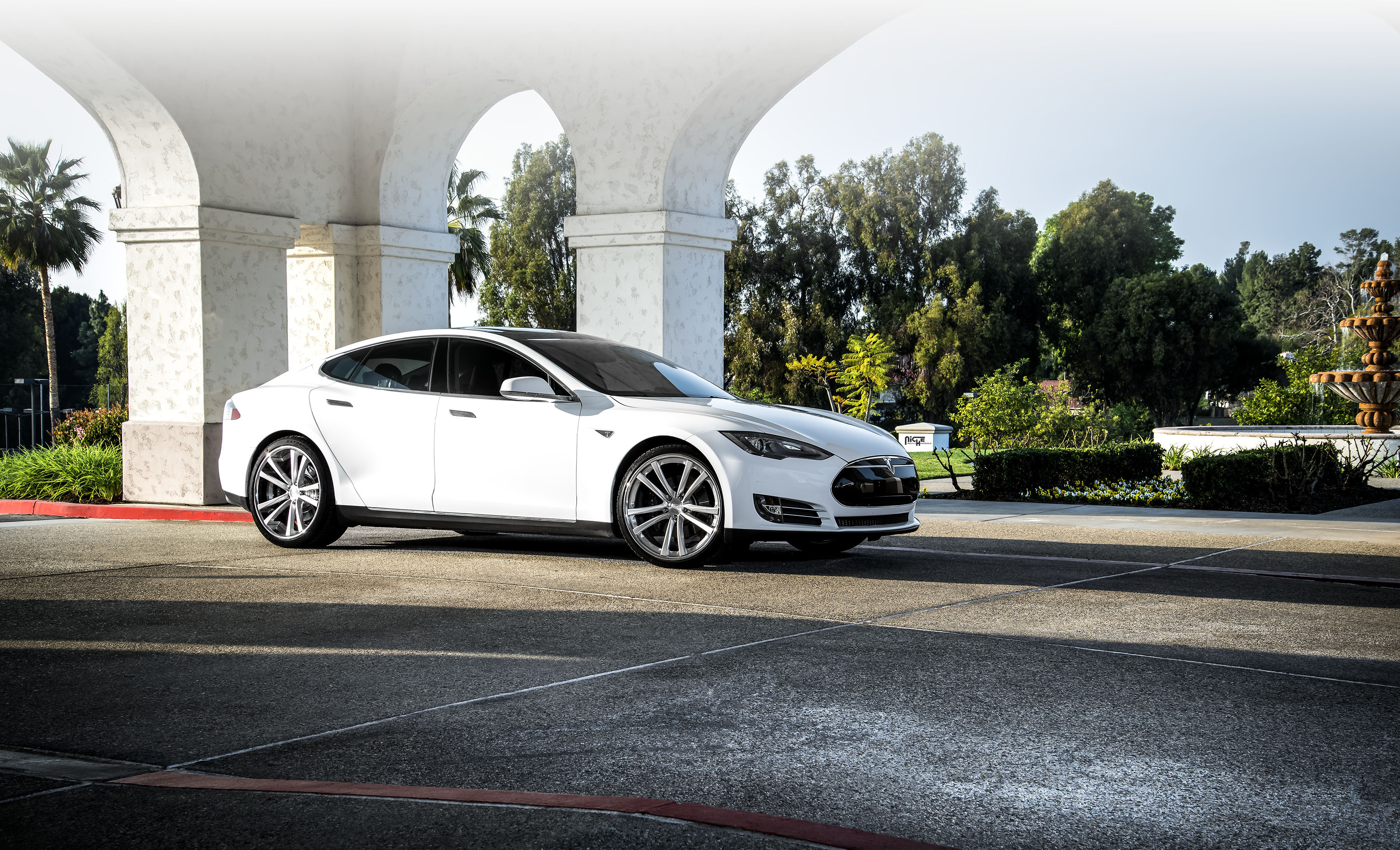 2014 Tesla Model S photo