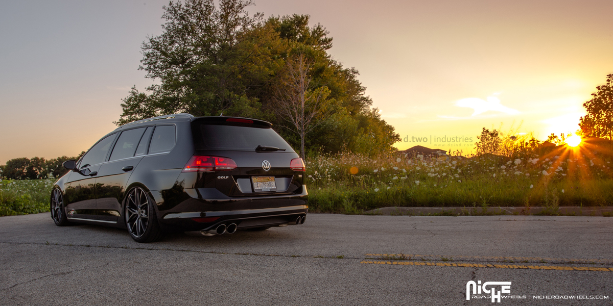 2015 Volkswagen Golf SportWagen photo