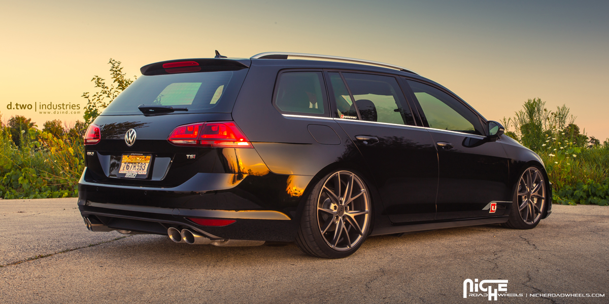 2015 Volkswagen Golf SportWagen photo