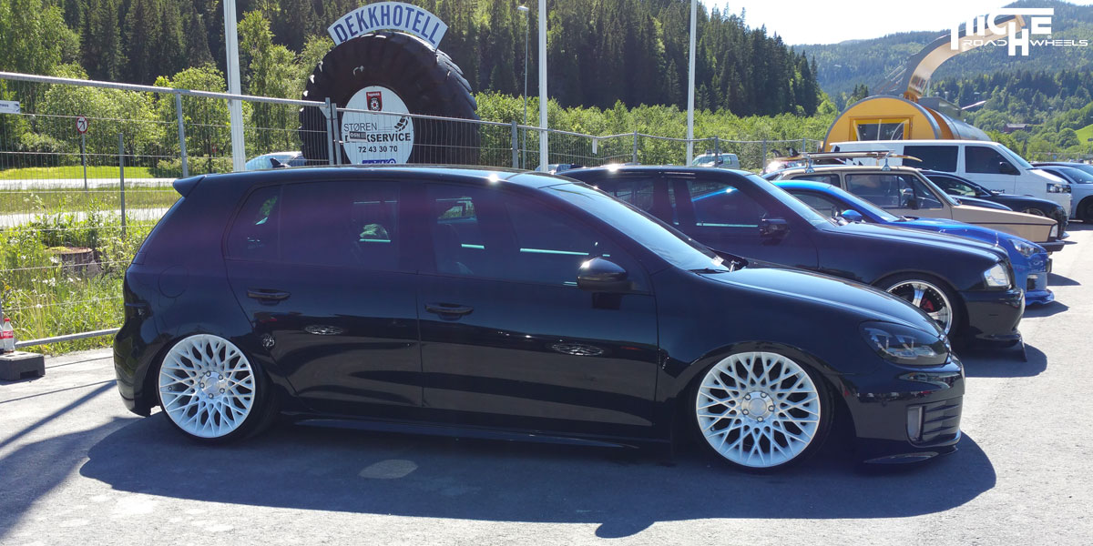 2014 Volkswagen Golf photo