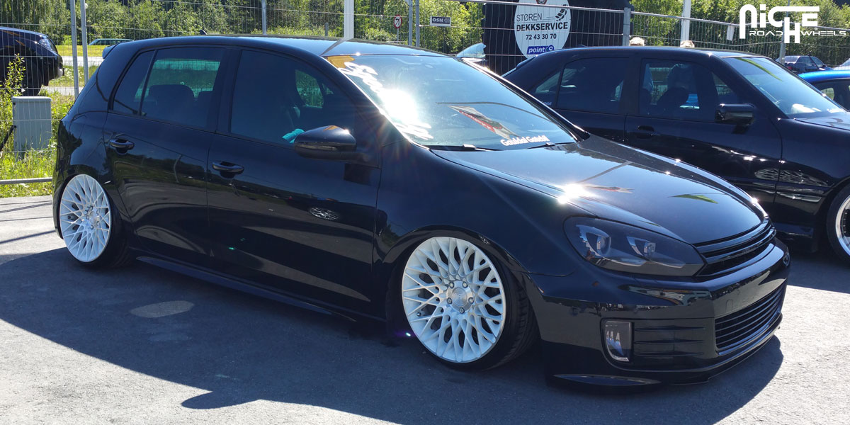 2014 Volkswagen Golf photo