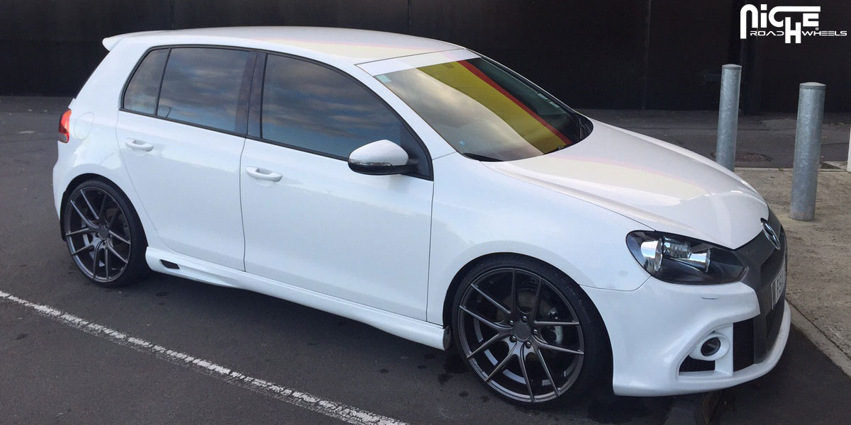 2014 Volkswagen Golf photo