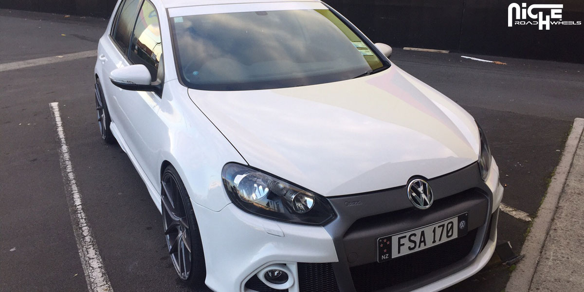 2014 Volkswagen Golf photo