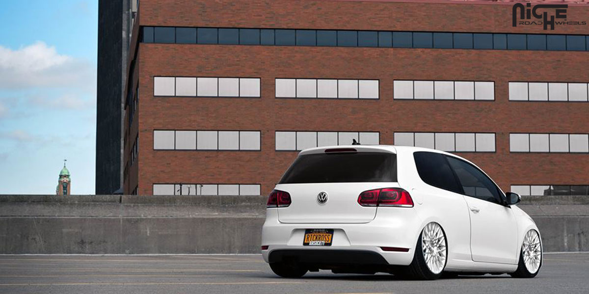 2012 Volkswagen Golf photo
