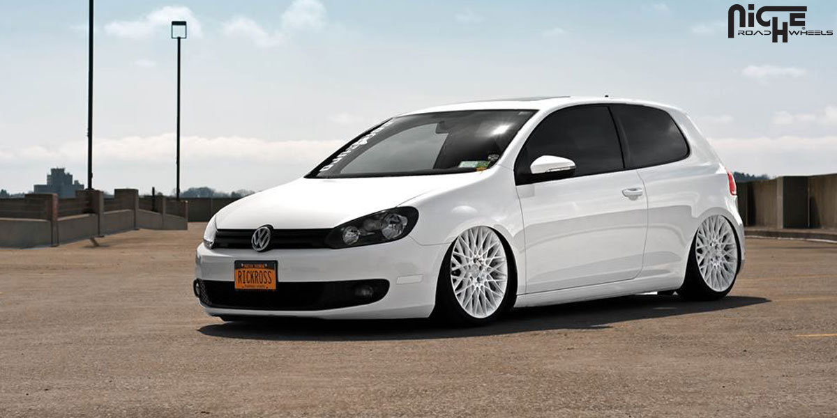 2012 Volkswagen Golf photo
