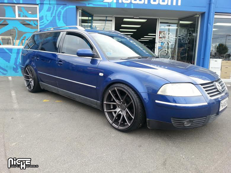 2004 Volkswagen Passat photo