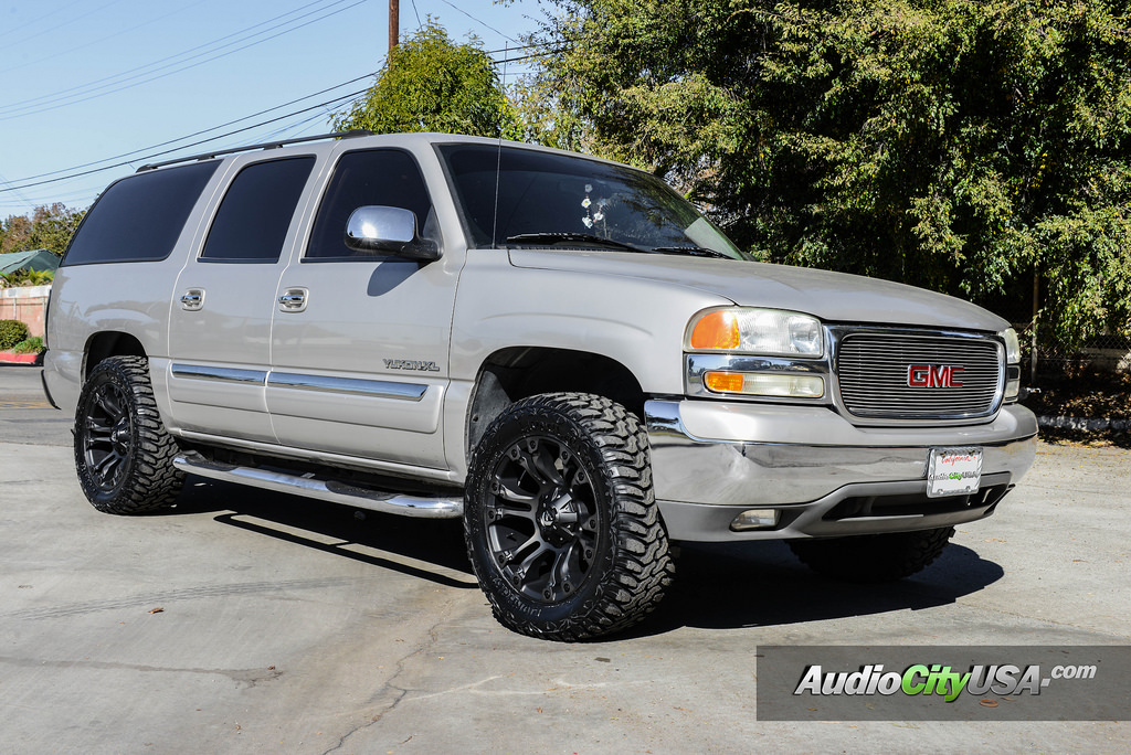 2004 GMC Yukon XL 2500 photo