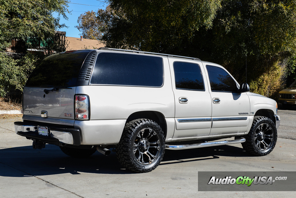 2004 GMC Yukon XL 2500 photo