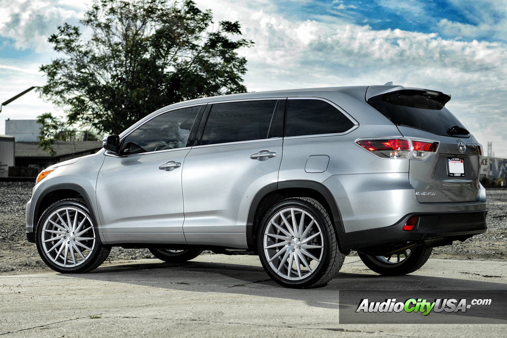 2015 Toyota Highlander photo