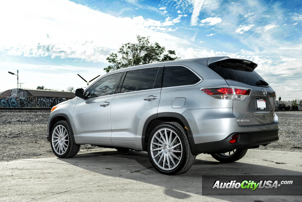 2015 Toyota Highlander photo
