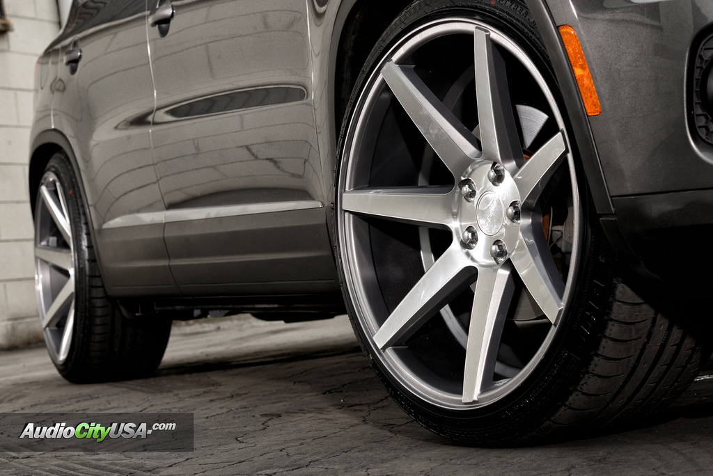 2013 Volkswagen Tiguan photo