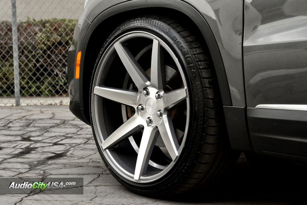 2013 Volkswagen Tiguan photo