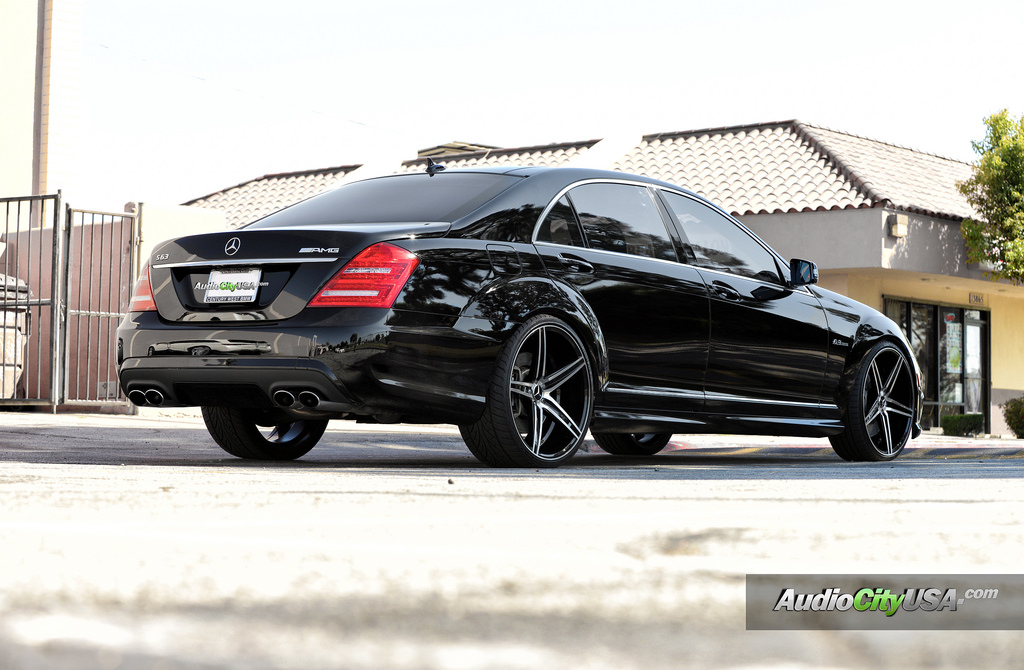2011 Mercedes-Benz S-Class photo