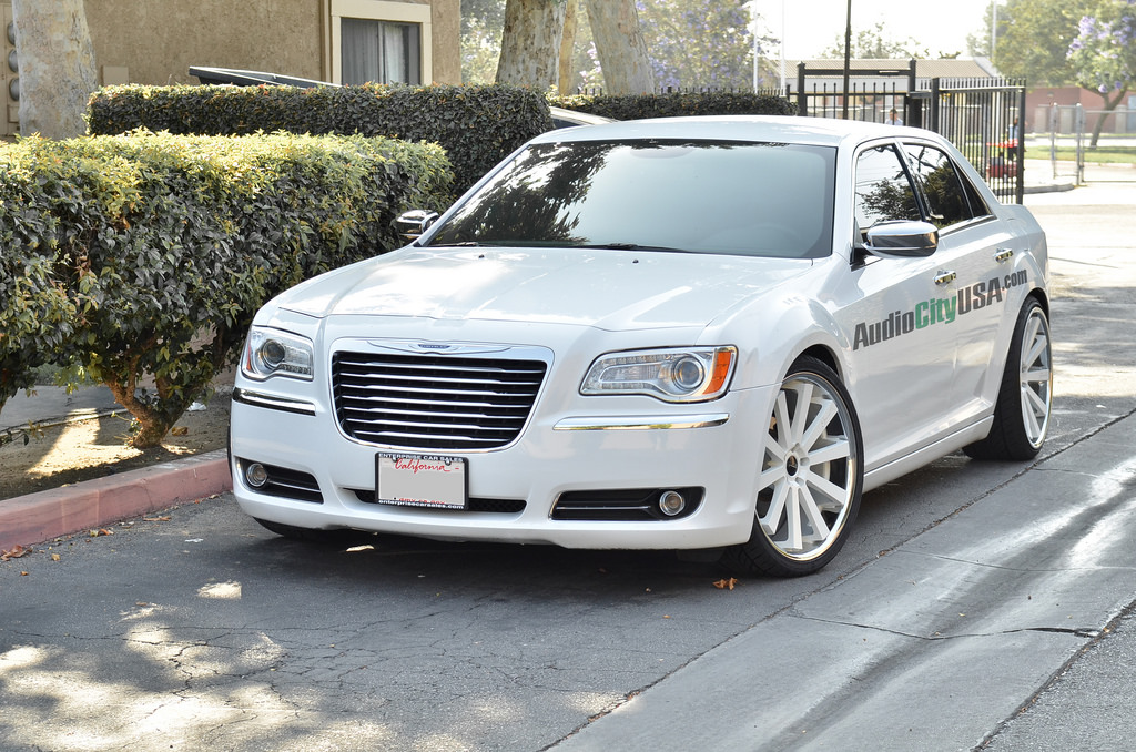 2014 Chrysler 300 photo