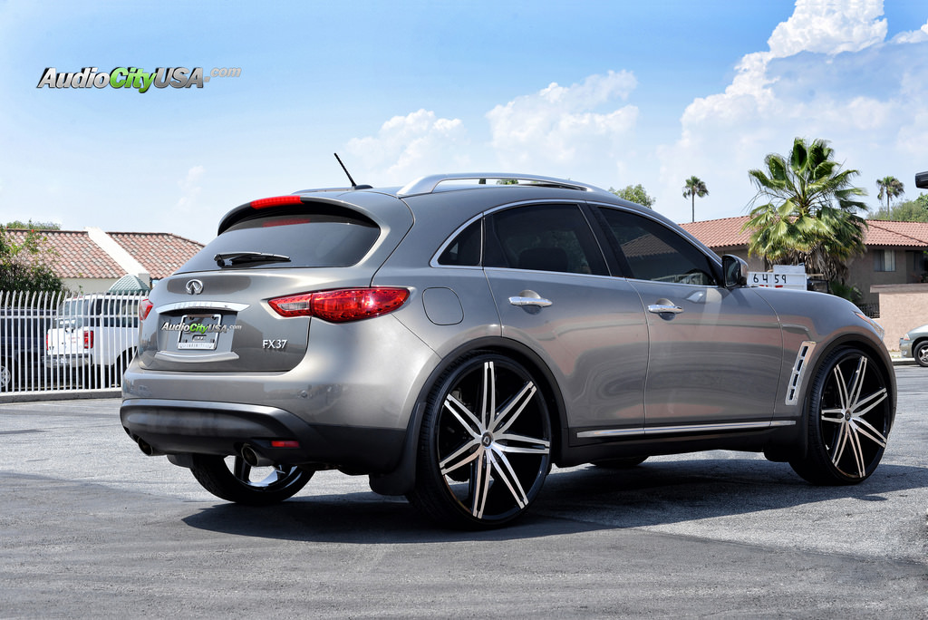 2013 Infiniti FX37 photo