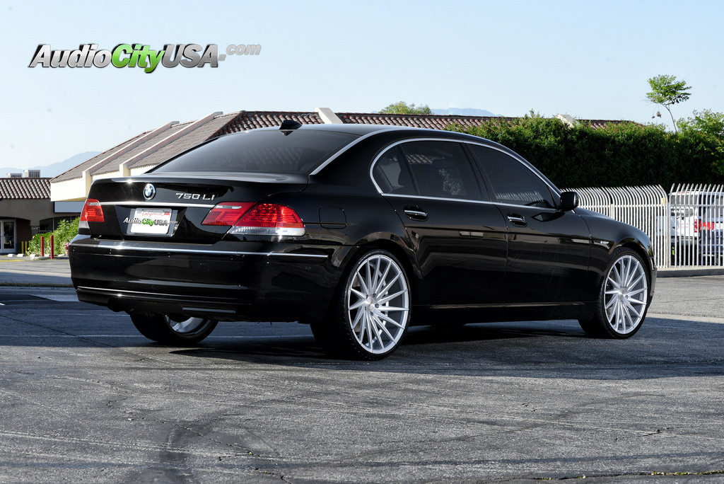 2007 BMW 750 photo