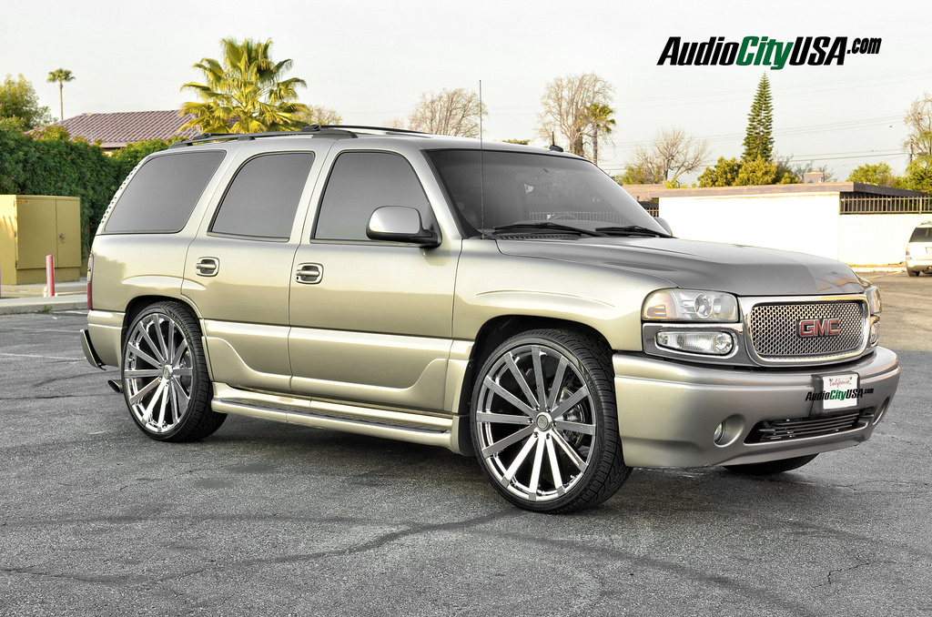 2002 GMC Yukon photo