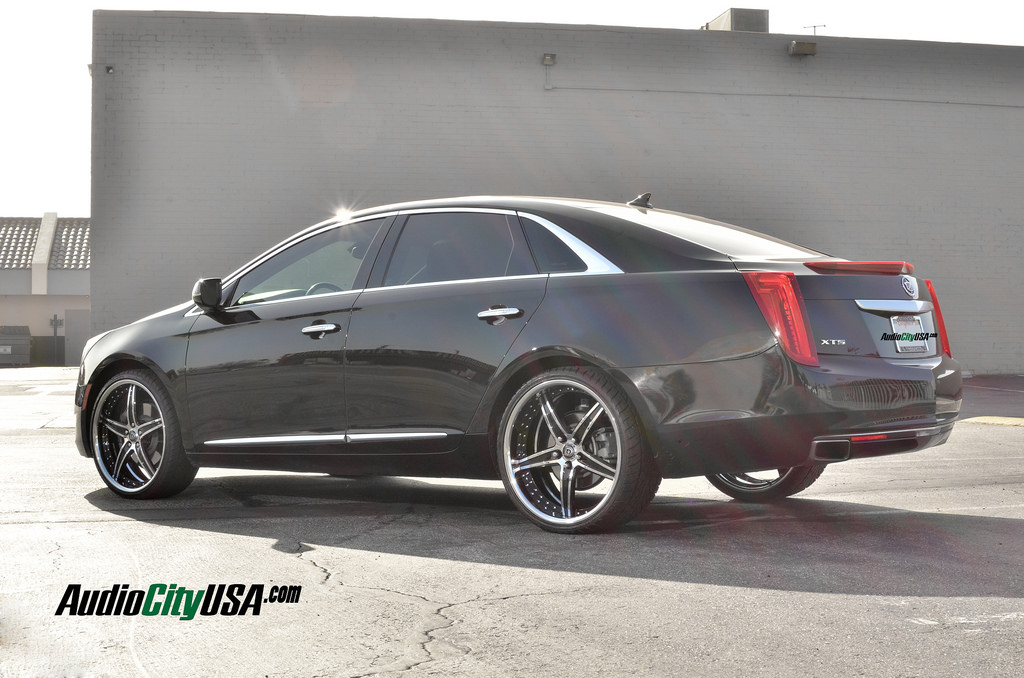 2014 Cadillac XTS photo